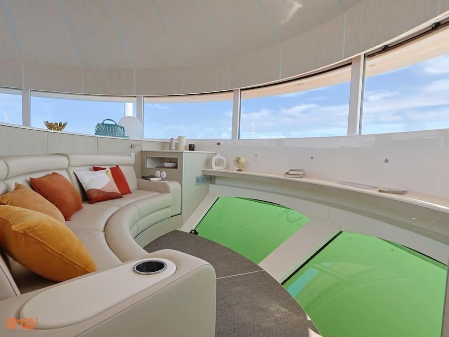 Anthenea Suite Hoteliere Flottante 佩罗斯－吉雷克 外观 照片