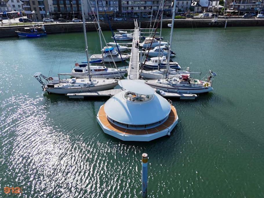 Anthenea Suite Hoteliere Flottante 佩罗斯－吉雷克 外观 照片