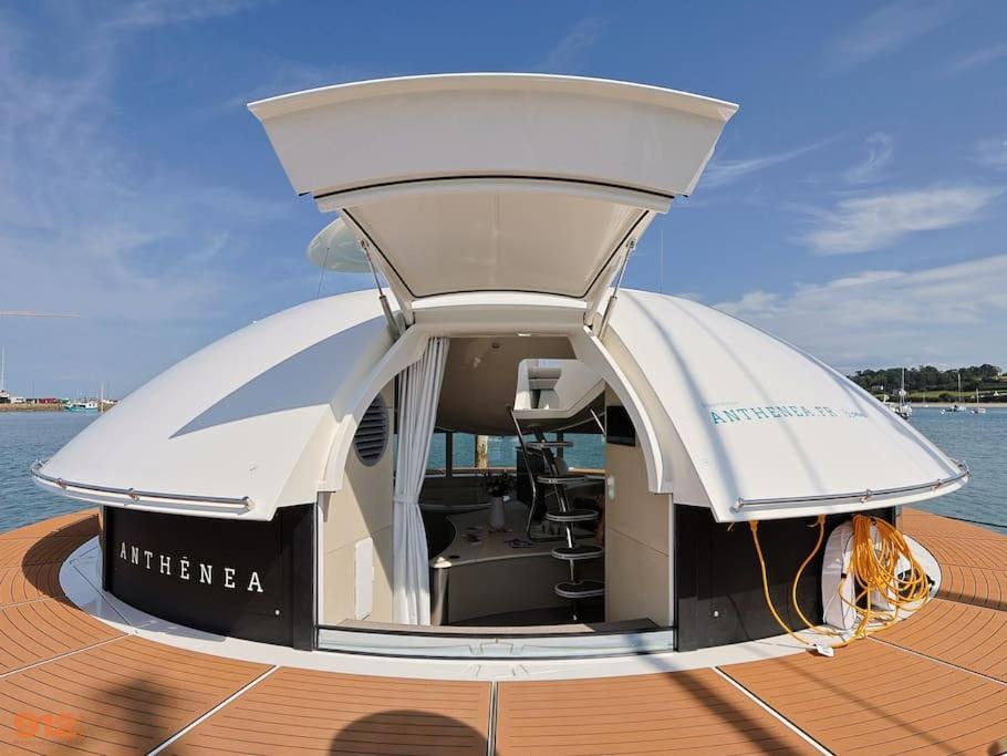Anthenea Suite Hoteliere Flottante 佩罗斯－吉雷克 外观 照片